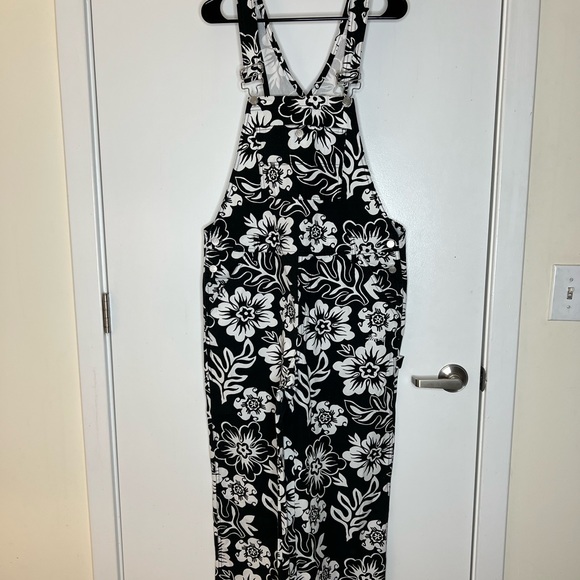 Stussy Pants - Stussy Women’s Perri overalls with flower print, FW21